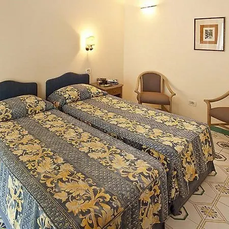 Continental Mare מלון 4*